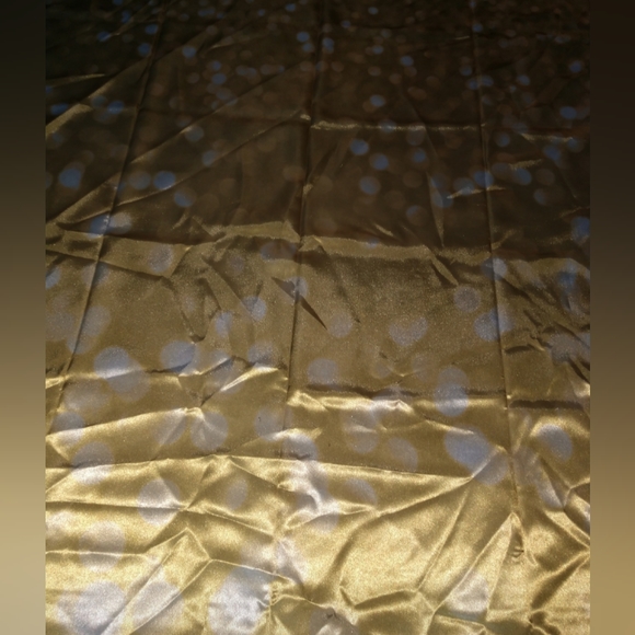 Decorative backdrop cloth with the design shown will come unopened (4E) - Picture 5 of 16